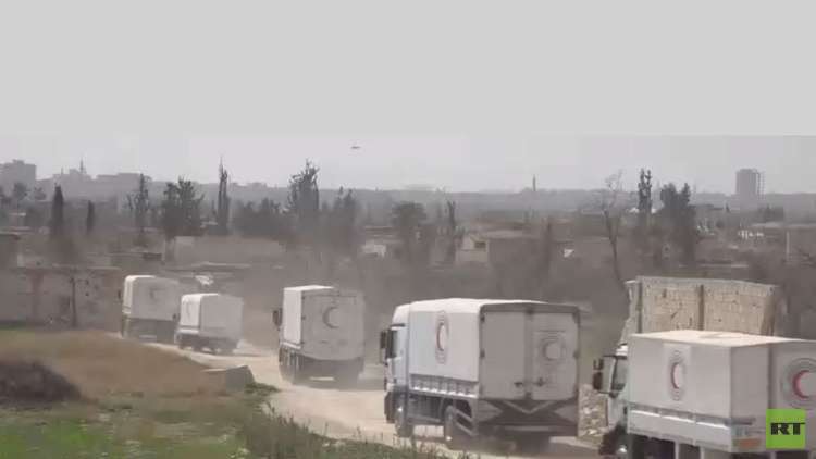 قافلة مساعدات تفرغ حمولتها في دوما