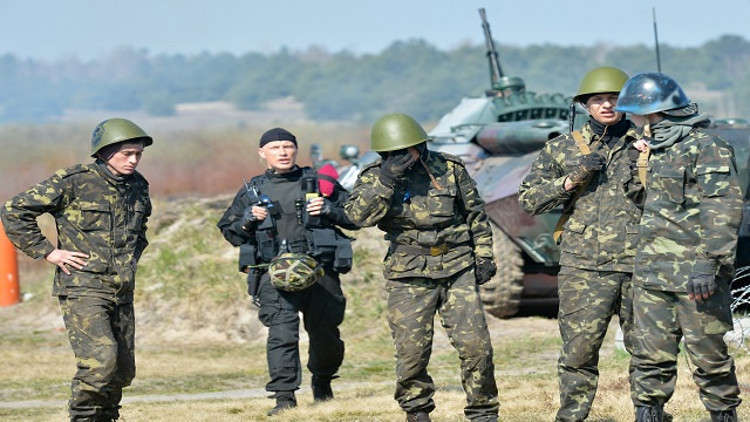 بالصور.. معسكر أوكراني يغرق في الوحل