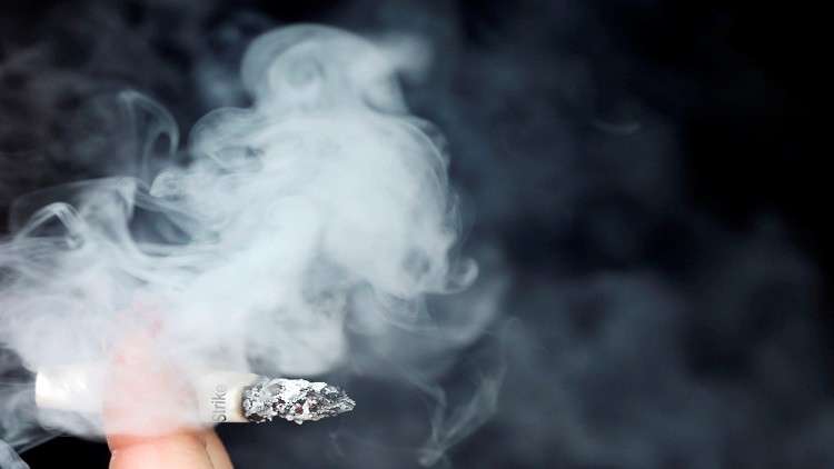 الشرطة السعودية تنقذ طفلا أُجبر على تدخين السجائر 