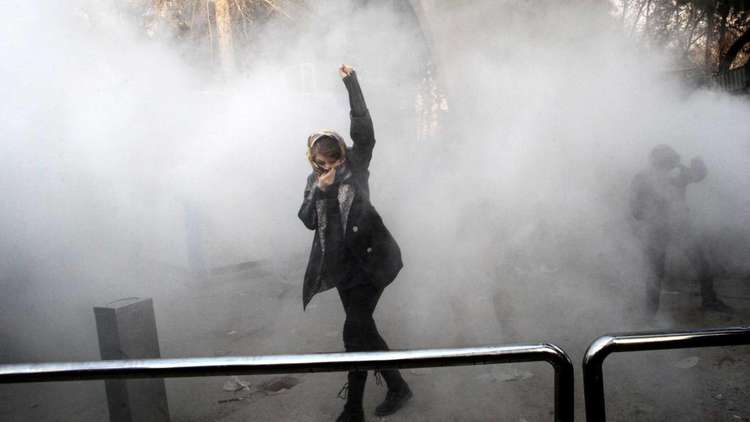 إيران.. 11 حكما بالسجن على خلفية احتجاجات مشهد