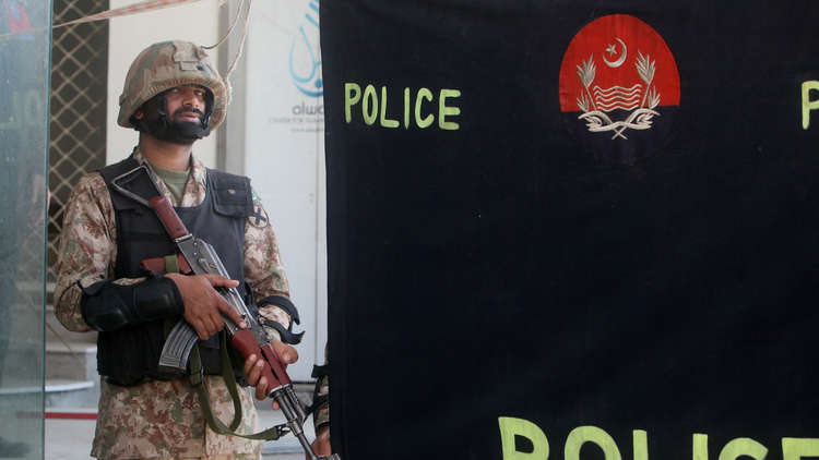 7 قتلى جراء تفجير استهدف حاجزا أمنيا قرب لاهور الباكستانية 
