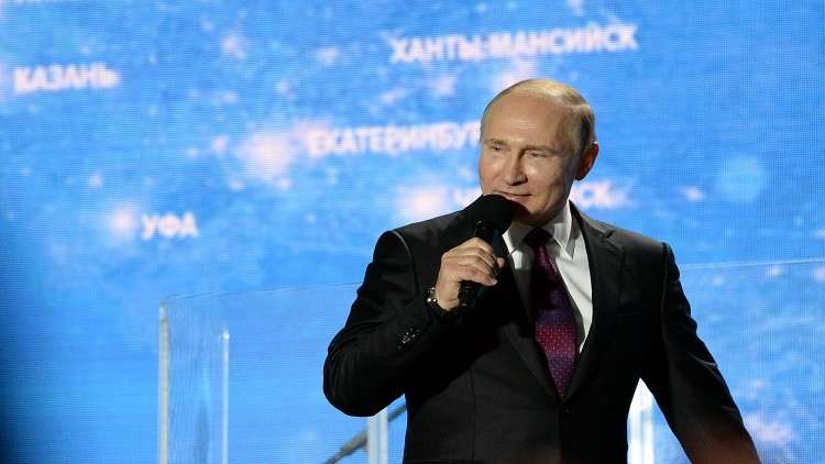 بوتين لسكان القرم: قراركم بالعودة إلى حضن الوطن تاريخي