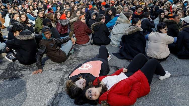 مظاهرات حاشدة في الولايات المتحدة لتقييد حمل السلاح