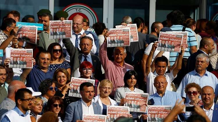 الادعاء التركي يطالب بسجن موظفي صحيفة "جمهورييت" 15 عاما