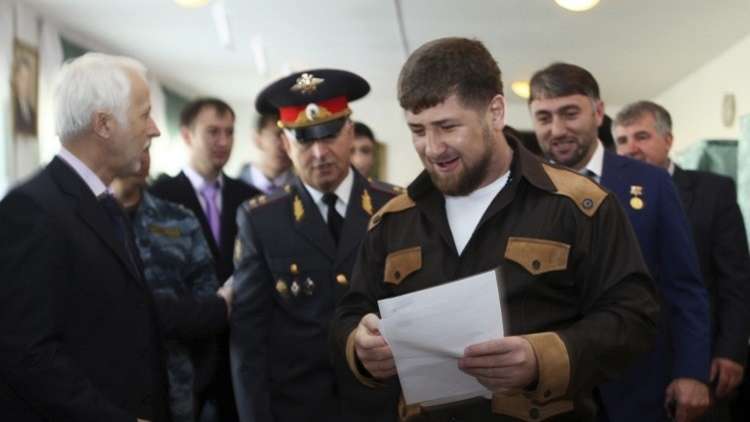 قديروف يصوت بصحبة والدته في الشيشان