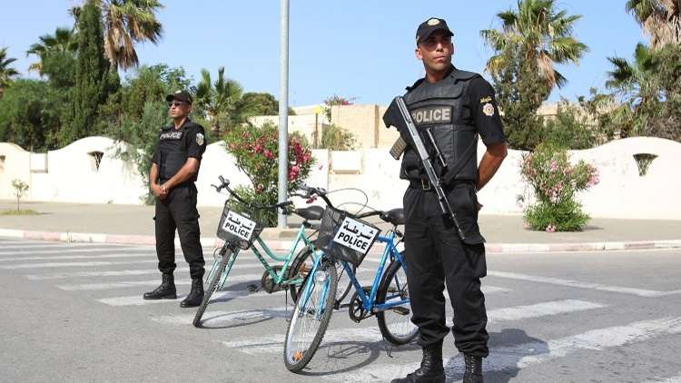 مراسلتنا: انتحاري يفجر نفسه بعد محاولته الفرار في مدينة بن قردان التونسية