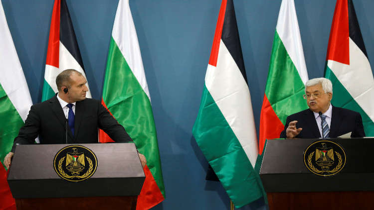 عباس يدعو حماس لتسليم 