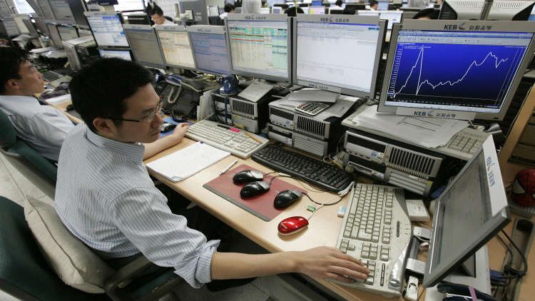 كوريا الجنوبية تجبر الموظفين على تقليص ساعات العمل