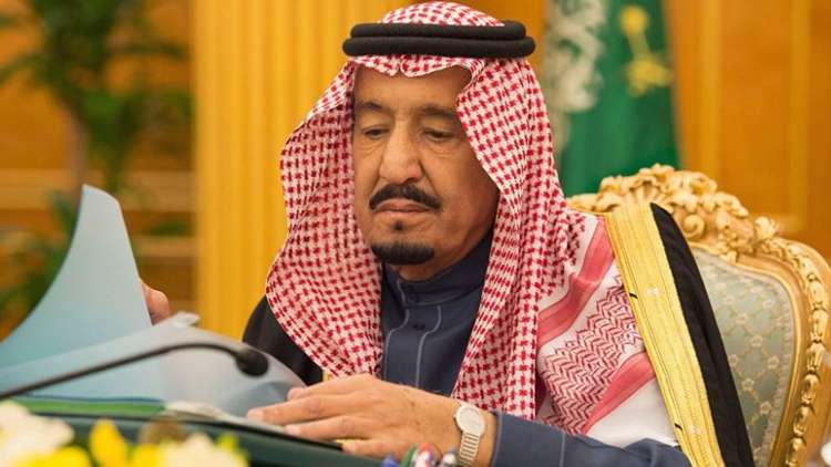 العاهل السعودي يبحث في اجتماع لمجلس الوزراء الرد على هجوم الحوثيين الصاروخي