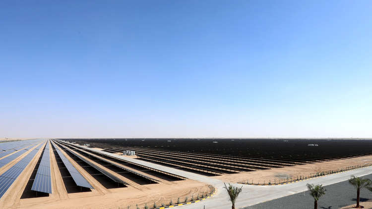 السعودية تنشئ أكبر مشروع للطاقة الشمسية في العالم