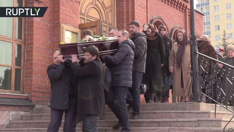 تشييع جنازة معلمة ضحت بحياتها لإنقاذ أطفال من حريق كيميروفو 