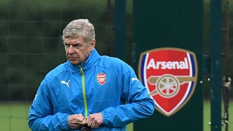 فينغر يتعرض لأزمة صحية