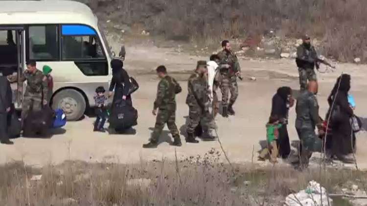 الدفعة السادسة من المسلحين وعائلاتهم تستعد لمغادرة جوبر وزملكا وعربين وعين ترما