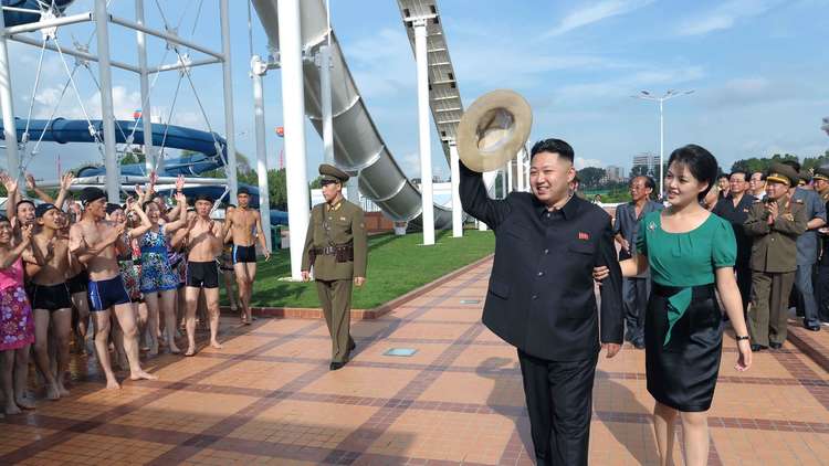 زوجة الزعيم الكوري الشمالي تستنسخ أزياء أميرة أوروبية