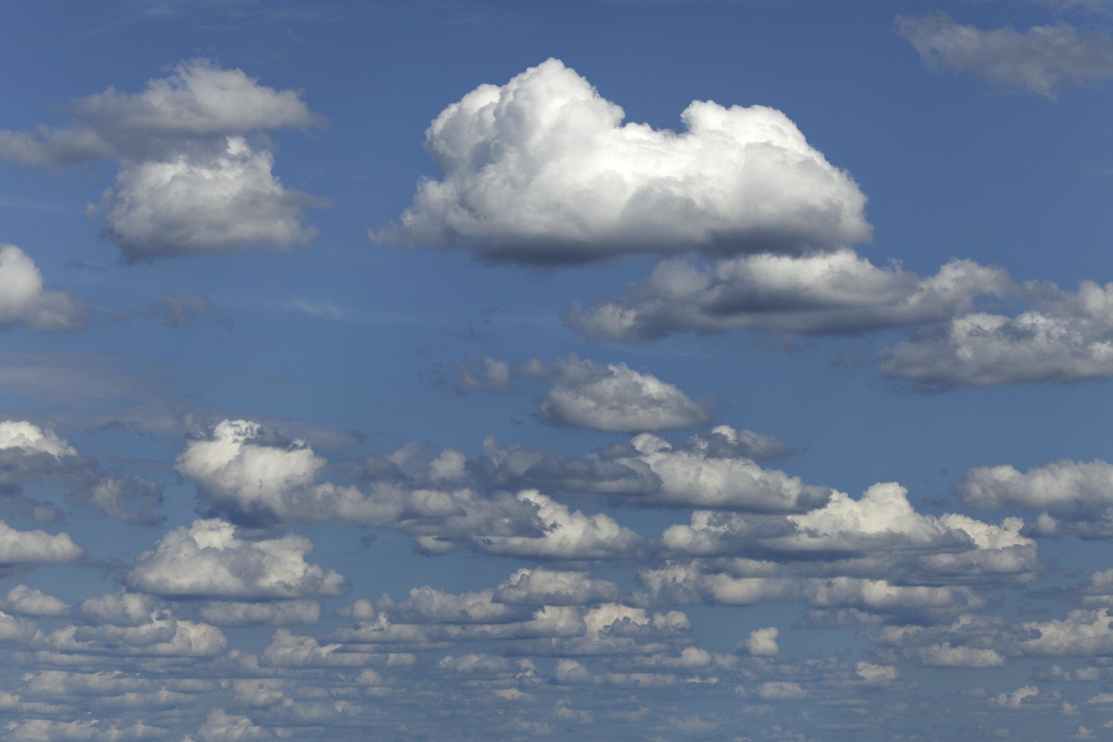 كيف يمكن التنبؤ بالطقس باستخدام الغيوم؟