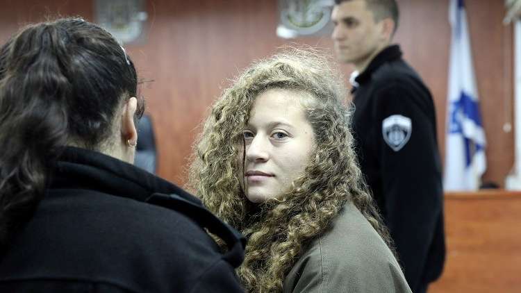 ضابط إسرائيلي "يتحرش" بعهد التميمي أثناء التحقيق