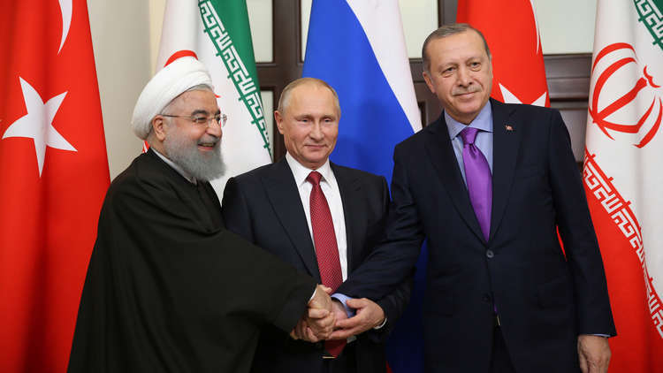 كيف توازن روسيا بين تركيا وإيران