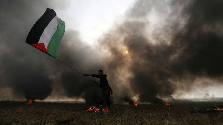 8 قتلى وأكثر من ألف مصاب بين الفلسطينيين أثناء مسيرات جمعة 