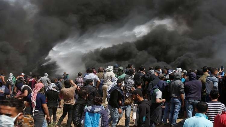 أعراض غريبة على فلسطينيين بعد استنشاق غاز أطلقه الجيش الإسرائيلي (فيديو)
