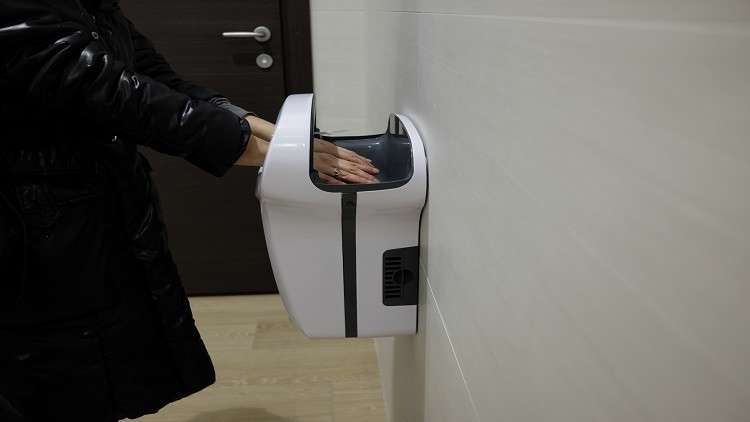 مجففات الأيدي في المراحيض العامة قد تكون 