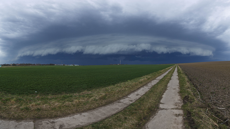 أين تجري أكبر عملية استمطار اصطناعي في العالم؟