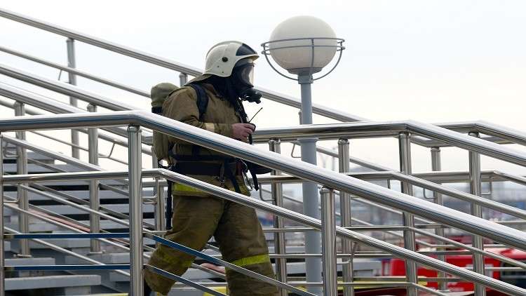 إخماد حريق ضخم في مركز تجاري شمال غربي روسيا