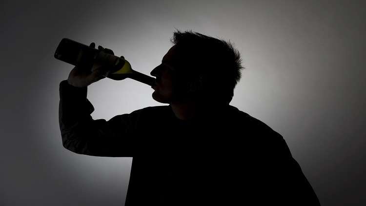علماء يكشفون دور الكحول في تقصير العمر