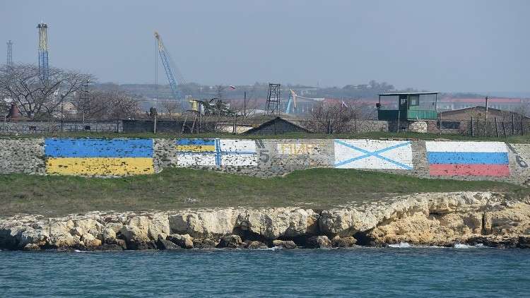  ضباط أوكرانيون يهددون بوروشينكو بالعودة إلى القرم للحصول على مساكن