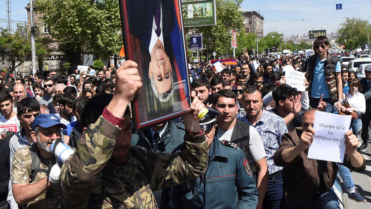 رئيس أرمينيا يحض المعارضة على الحوار محذرا من تبعات المواجهة المفتوحة في البلاد