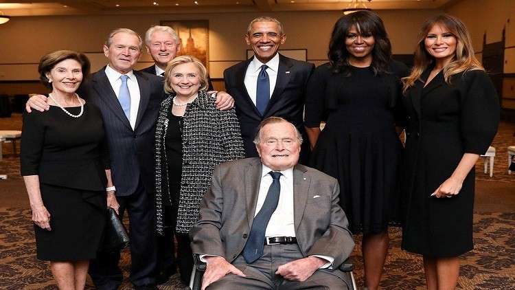 رؤساء أمريكيون سابقون وزوجاتهم في جنازة بربارا بوش