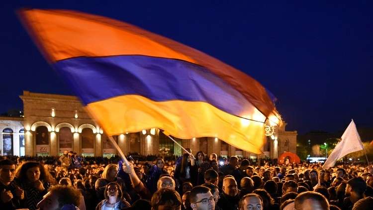 استقالة حكومة أرمينيا.. والمعارضة تعتزم مواصلة الحوار مع السلطات