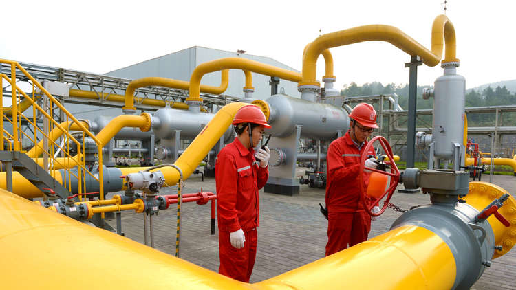 روسيا تحافظ على صدارة موردي النفط للصين