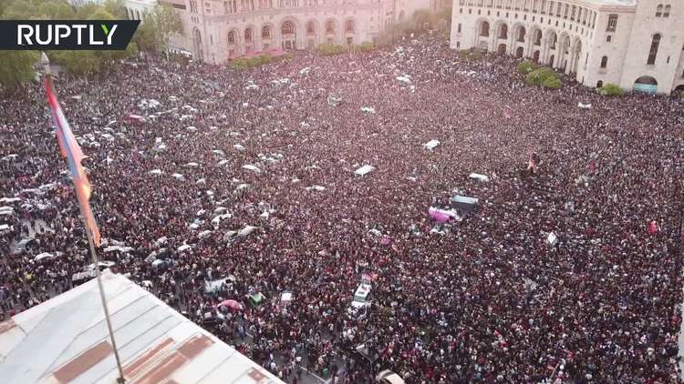 مظاهرات حاشدة في يريفان تطالب بتحول حقيقي في السلطة 