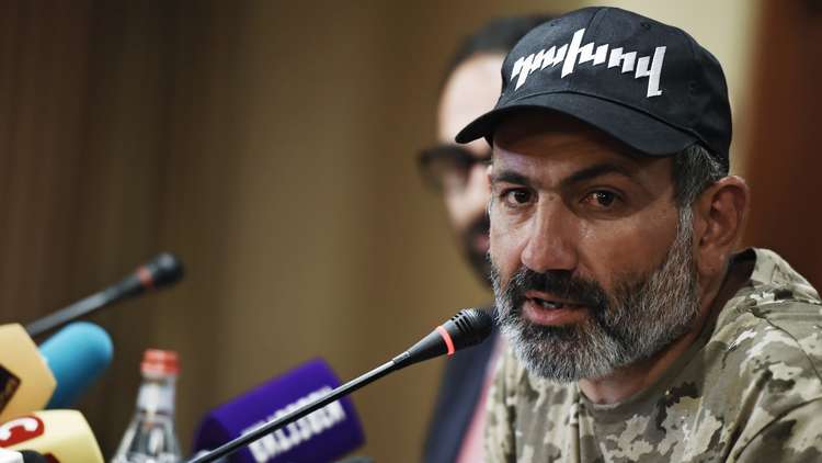 زعيم المعارضة الأرمنية يعلن جاهزيته لقيادة الحكومة غداة استقالة رئيسها 