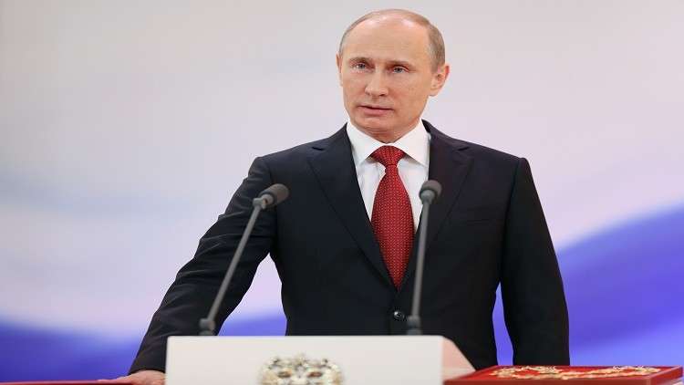 الحكومة الروسية تقدم استقالتها بعد تسلم الرئيس بوتين مهامه
