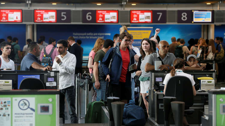 سعودي في مطار كييف يتمتم متوجعا: "في كل عواصم هذا العالم؛ قتلتم فرحي"!