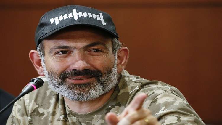 الرئيس الأرمني يلتقي زعيم المعارضة أملا في التهدئة