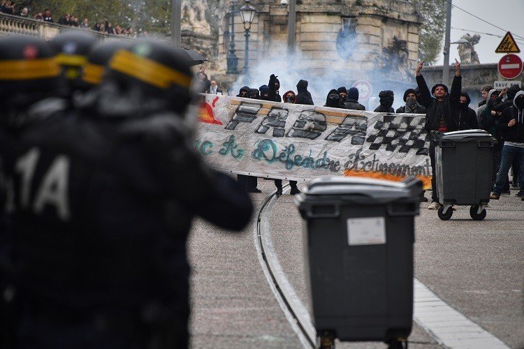 صدامات بين المتظاهرين والشرطة جنوبي فرنسا