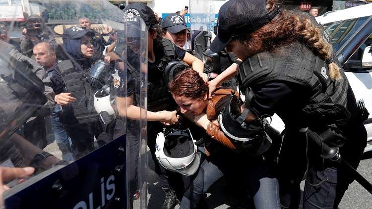 اعتقال أكثر من 80 شخصا في إسطنبول خلال 