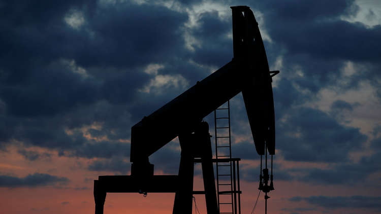 النفط ينخفض مع زيادة الإنتاج الأمريكي