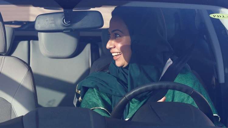 مسؤول سعودي: للمرأة الحق في قيادة سيارات الأجرة بالمملكة