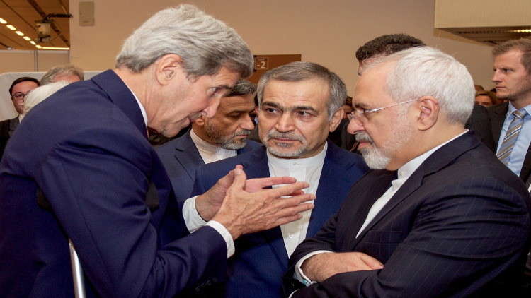 ظريف وكيري بحثا سبل الحفاظ على الاتفاق النووي الإيراني
