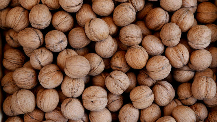 علماء: الجوز يكافح أحد أخطر أمراض العصر!