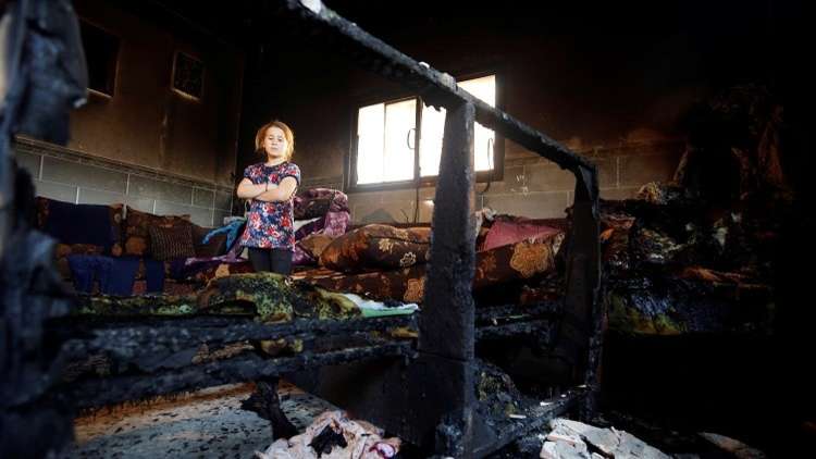 نجاة عائلة فلسطينية بعد إحراق منزلها في دوما جنوبي نابلس