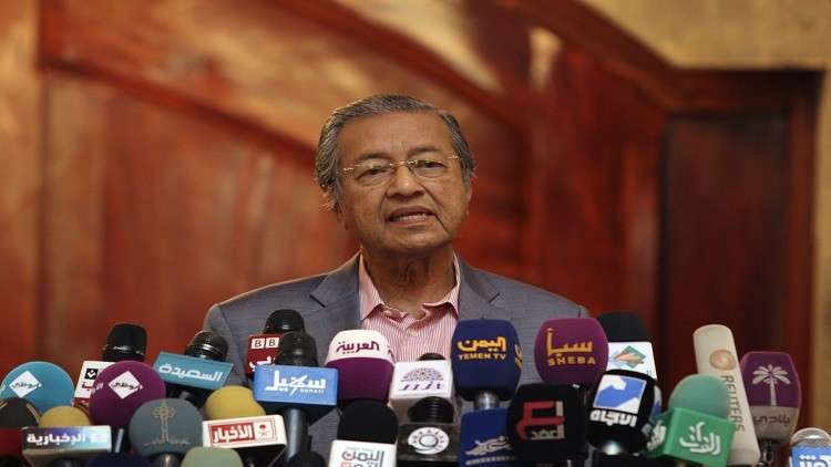 مهاتير محمد يعلن بقاءه رئيسا لوزراء ماليزيا لعام أو اثنين