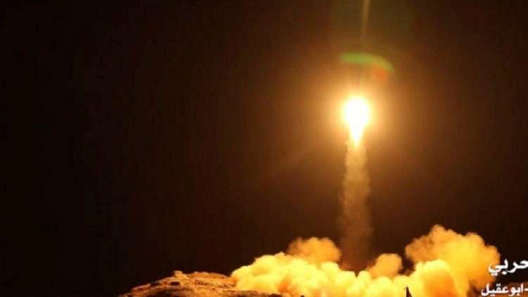 الحوثيون يطلقون صاروخا باليستيا على قاعدة الملك فيصل في جازان