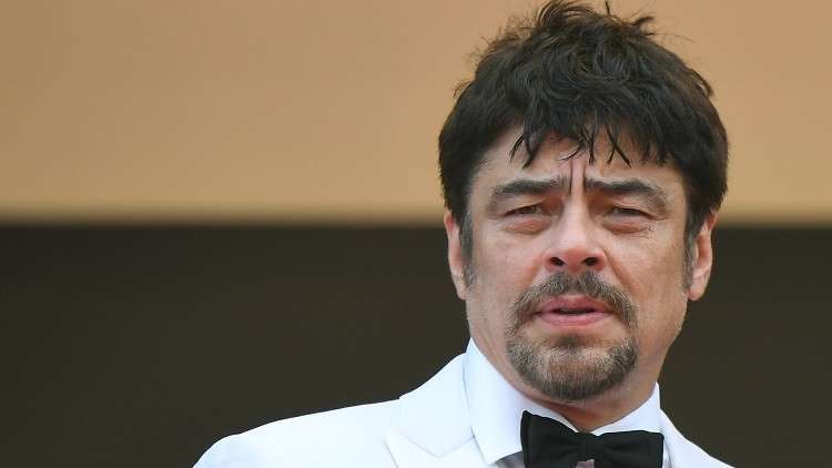 الممثل الأمريكي ديل تورو يقف دقيقة صمت في "كان" على ضحايا غزة 