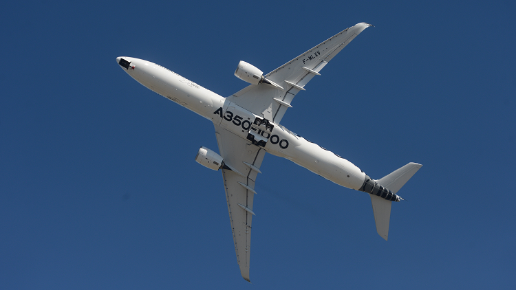 إقلاع عامودي أسطوري لطائرة إيرباص "A350" (فيديو)