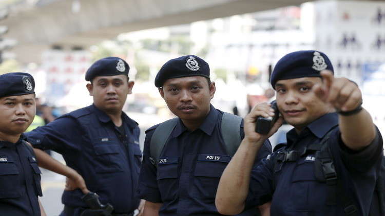 الشرطة الماليزية تداهم منزل رئيس الوزراء السابق