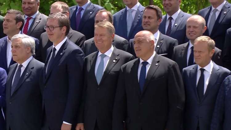 أوروبا تتخذ تدابير لحماية مصالحها بإيران